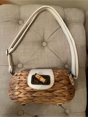New Resort Chic Woven Corn Husk Crossbody Bag w/ Leather Accents Toggle Closure
